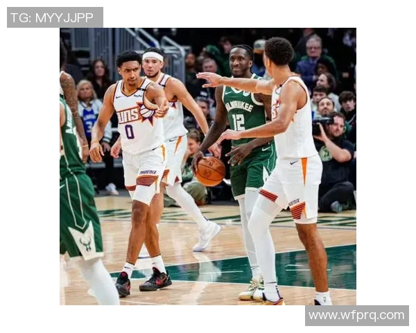 太阳战胜雄鹿，布克27分领跑全队，激战背后的精彩瞬间